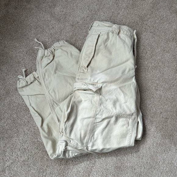 Aritzia supply cargo pants in gd birch - Picture 2 of 4